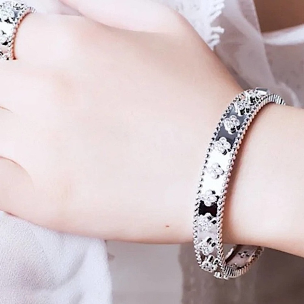 Elegant Platinum Four Leaf Clover Women's Bangle And Ring Jewelry Set NWT - Picture 6 of 6